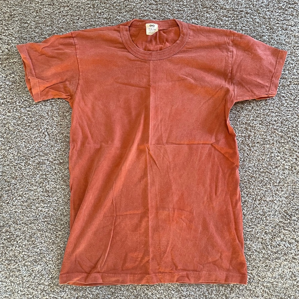 Small men’s t shirt orange